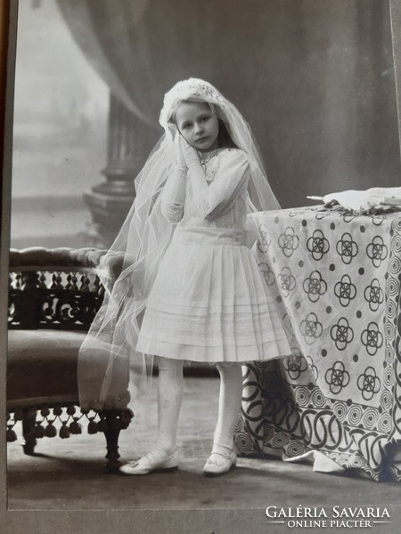 Hibátlan budapesti fotó T1/2!!!, nagy alakú, elsőáldozó lány, ~1910, saját fóliájában