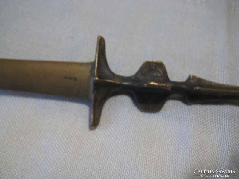 Papp Z. .  Iparművészeti papírvágó kés  rézből  , szignós  37 cm
