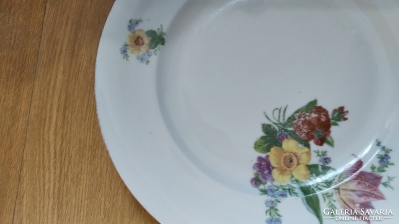 Antique floral flat plate with drasche
