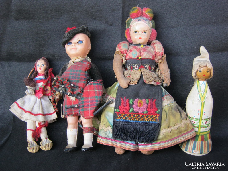4 old dolls