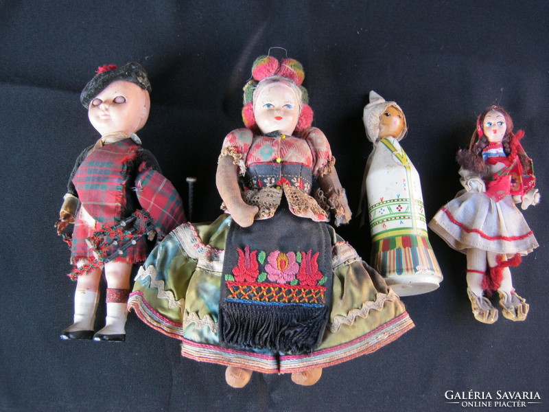 4 old dolls