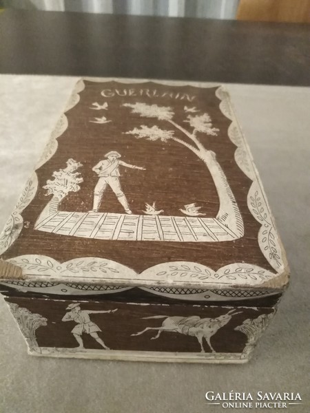 GUERLAIN - antik parfümös dobozka, fából 