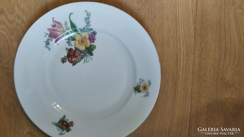 Antique floral flat plate with drasche