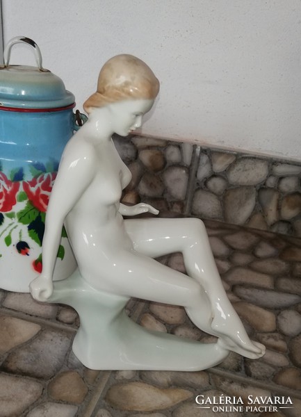 Rarely female nude sitting on a tree trunk in Aquincum, collectible pieces, nostalgia, porcelain