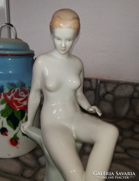 Rarely female nude sitting on a tree trunk in Aquincum, collectible pieces, nostalgia, porcelain