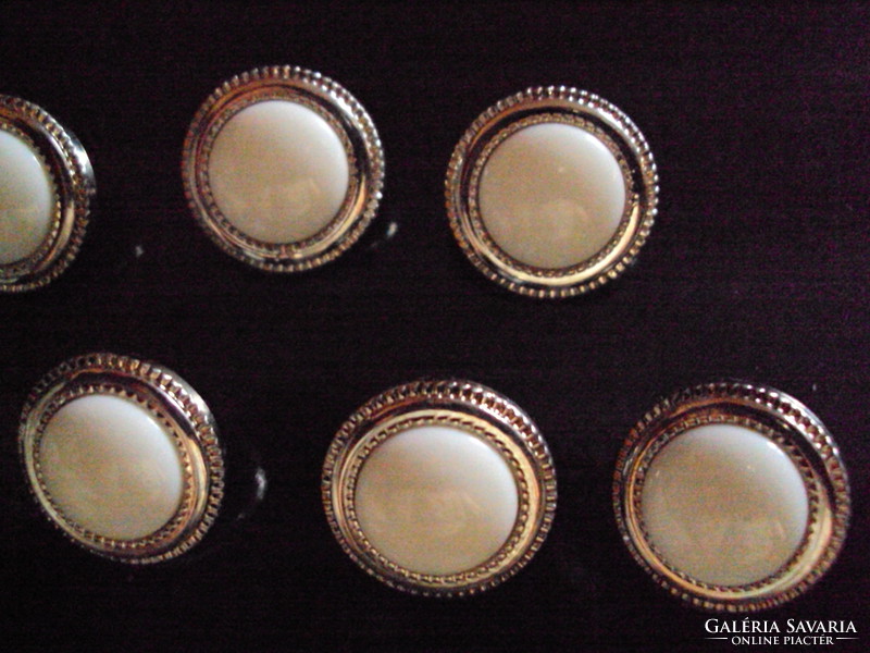 Buttons with white insert 10 pcs
