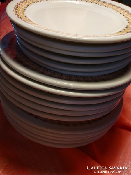 Alföldi porcelán étkészlet, 18 darabos