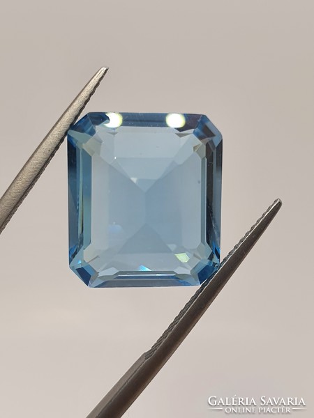 Swiss blue topaz gemstone 24.75 Cts
