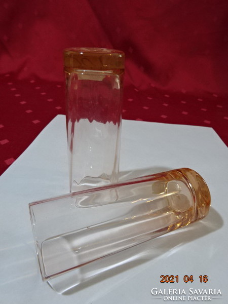 Üveg pálinkáspohár - két darab,egyben eladó pezsgőszínű, magassága 10 cm. Vanneki!