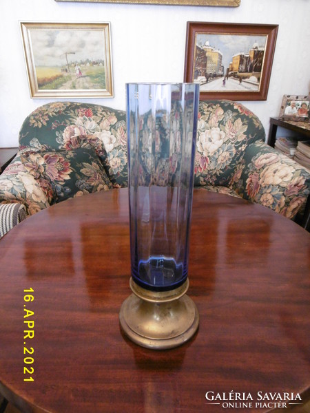 Üveg váza, sárgaréz talppal