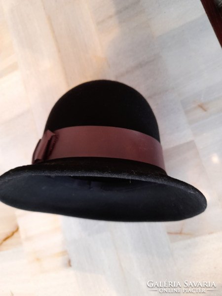 Retro old black women's hat