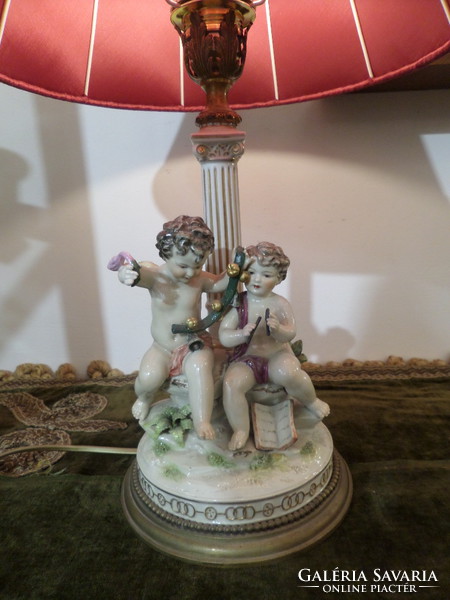 Antik puttós porcelán asztali lámpa