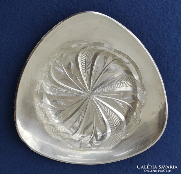 Gyönyörű ezüst jellegű tàl , Csiszolt kristály kínáló közép résszel,Art Deco Szecesszió.Asztalközép