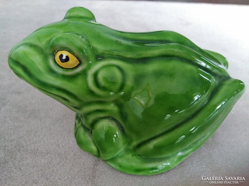 Ceramic - leaf frog