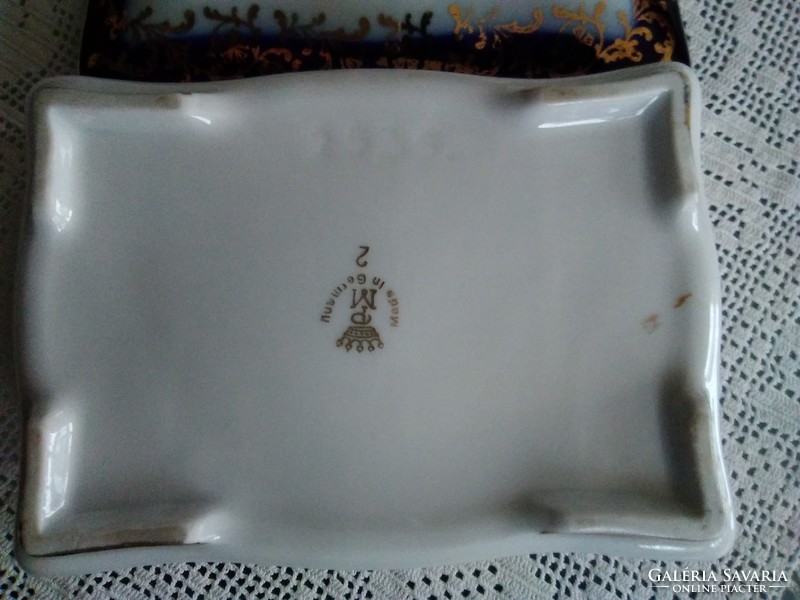 German pm porcelain ring holder-bonbonnier with cobalt blue-gilded edge, flower pattern.
