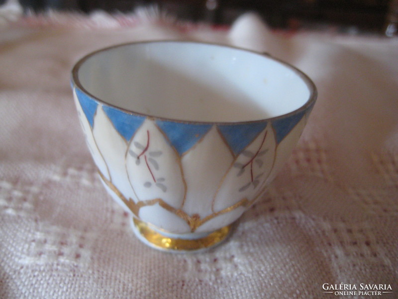 Jelzett , mini porcelán csésze ,  5,2 x 4,3 cm , fogóján piciny kopás