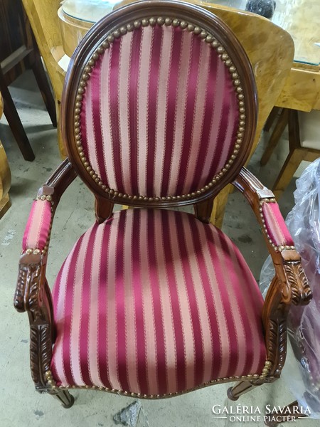 Bordó huzatos karos szék