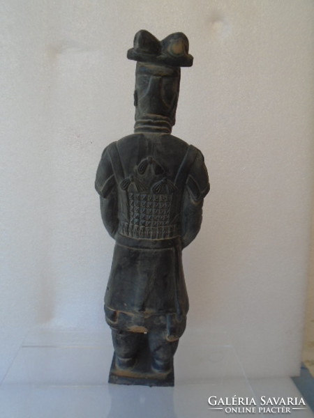 Kínai harcos, régi antik terrakotta szobor, 27,5 cm-es magasságú.