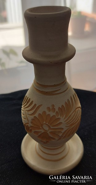 Korondi kézzel faragott talpas fehér 18 cm es váza