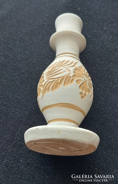 White 18 cm vase with "Korondi" hand carved base