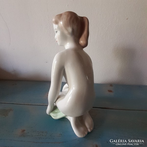 Aquincumi  porcelán női akt 24×13 cm