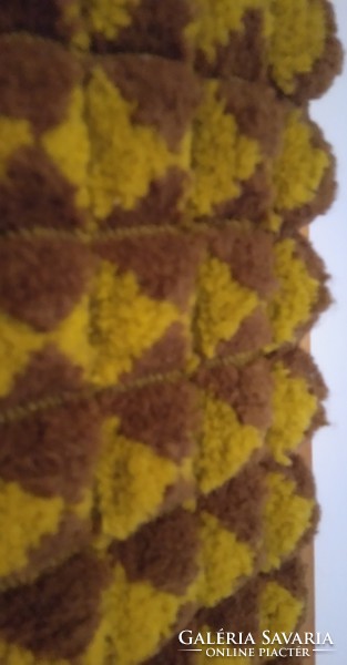 Retro igazán különleges kis sárga-barna fonal piramisokból álló falvédő , falikárpit, faliszőnyeg