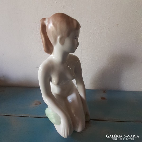 Aquincum porcelain female nude 24 × 13 cm