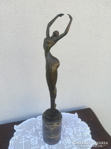 Bronze figure woman