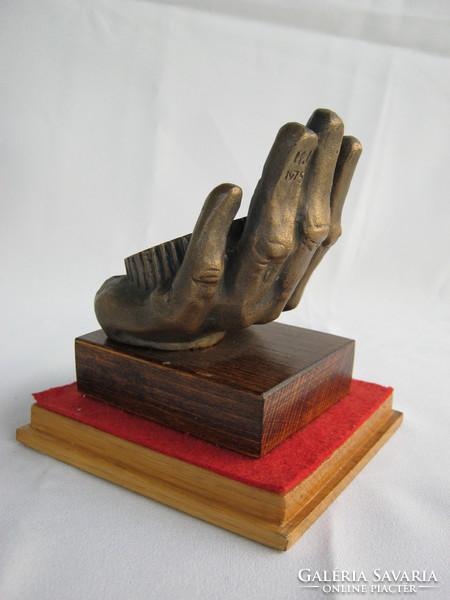 Iparművész bronz kéz  "Szocialista Újpestért"
