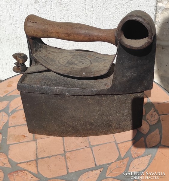 Antique chimney special iron, with side handle, rarely in the collection, museum quality