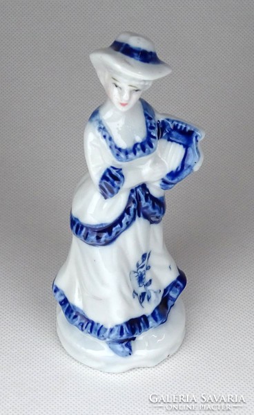 1D909 Kalapos nő lanttal porcelán figura 14 cm