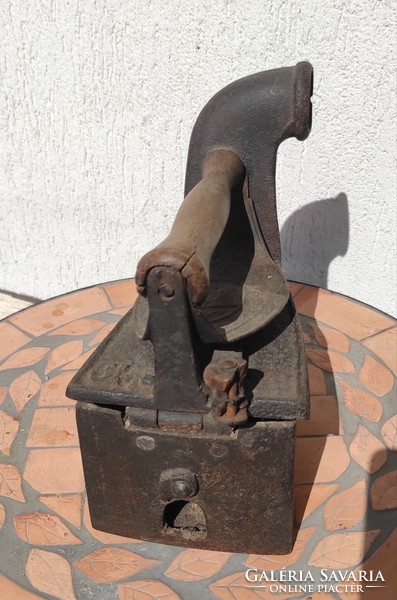 Antique chimney special iron, with side handle, rarely in the collection, museum quality