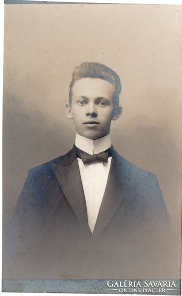 Érettségiző fiatal a Ciszterci Gimnáziumból (Eger 1907-1911)