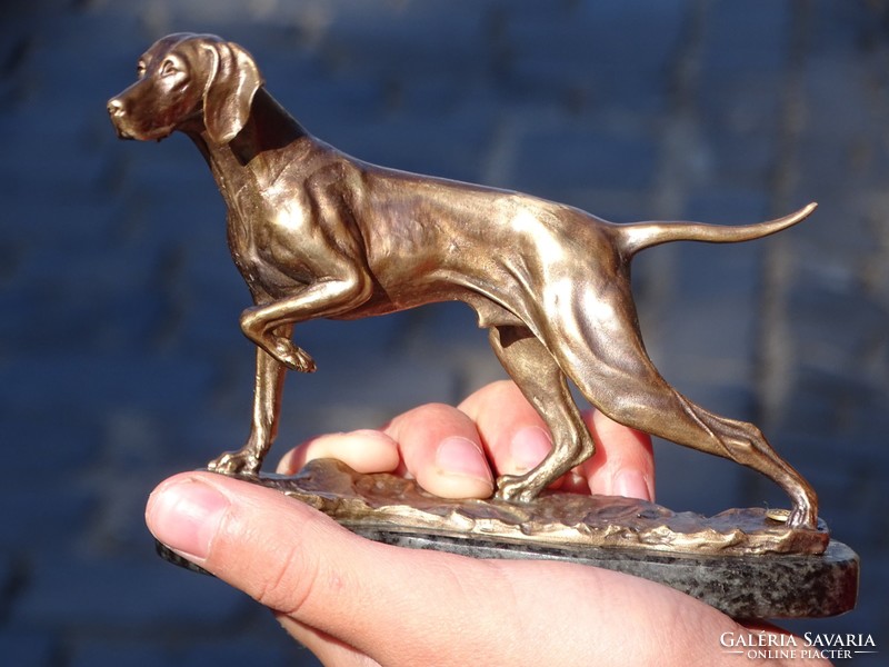 Hungarian Vizsla bronze statue