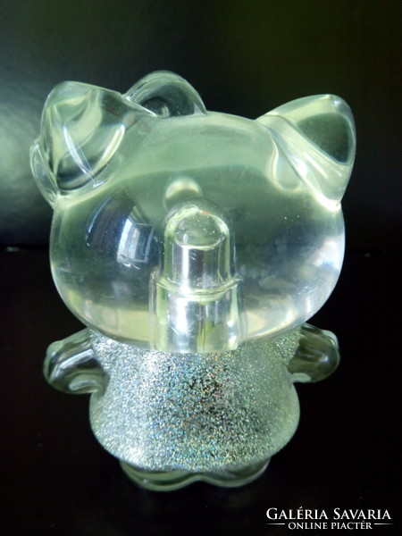 Hello Kitty műanyag parfümös üveg nem kicsi