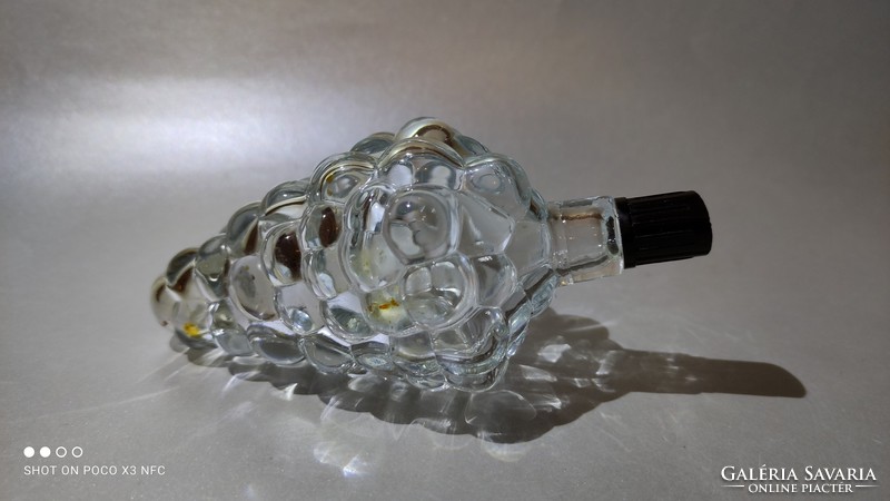 Vintage RIGA kölnis üveg parfümös szőlő forma