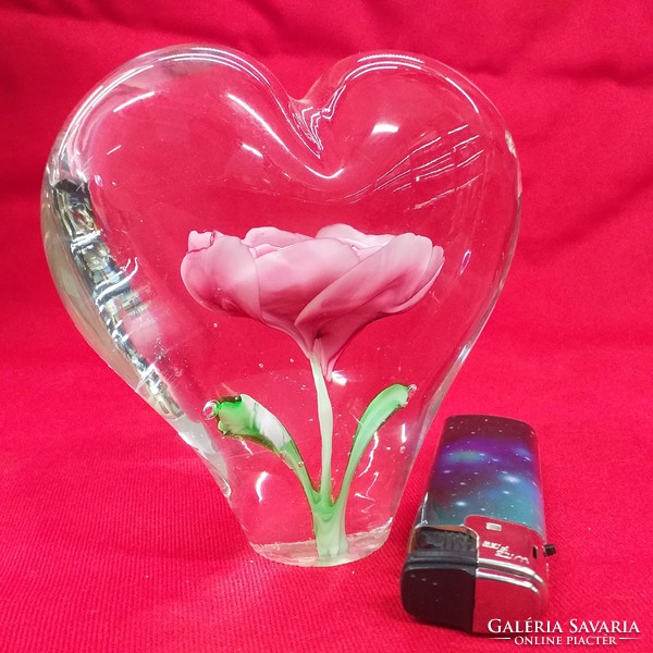 Heart-shaped rose leaf heavy glass ornament. 10.5 X 5.5 cm