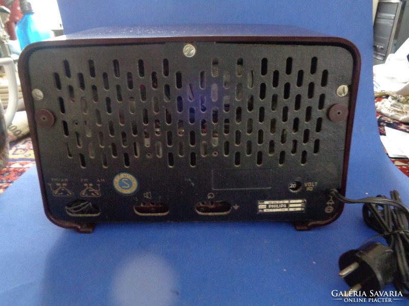 1950 Philips compact radio