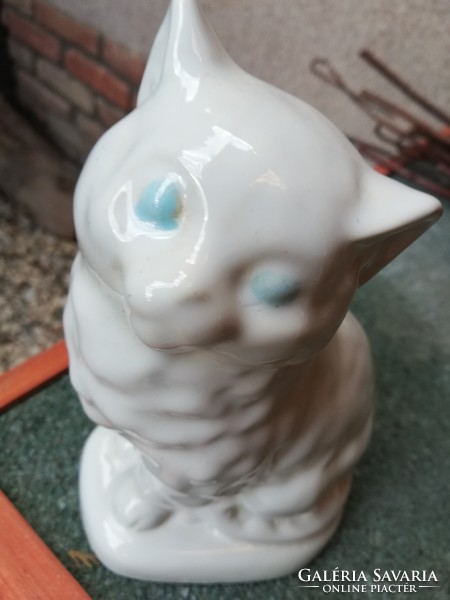 Nagy porcelán cica 18 cm