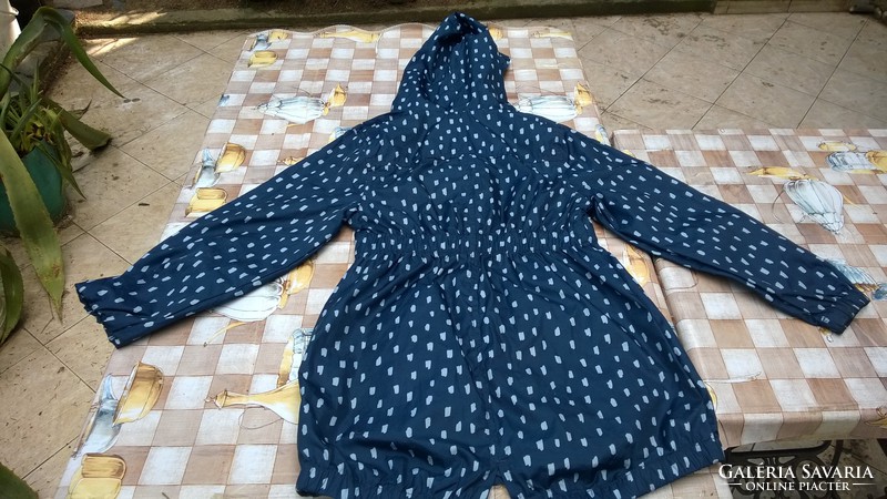 Real girlish navy blue and white like. Also as a raincoat gift!