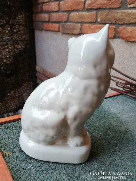 Large porcelain cat 18 cm