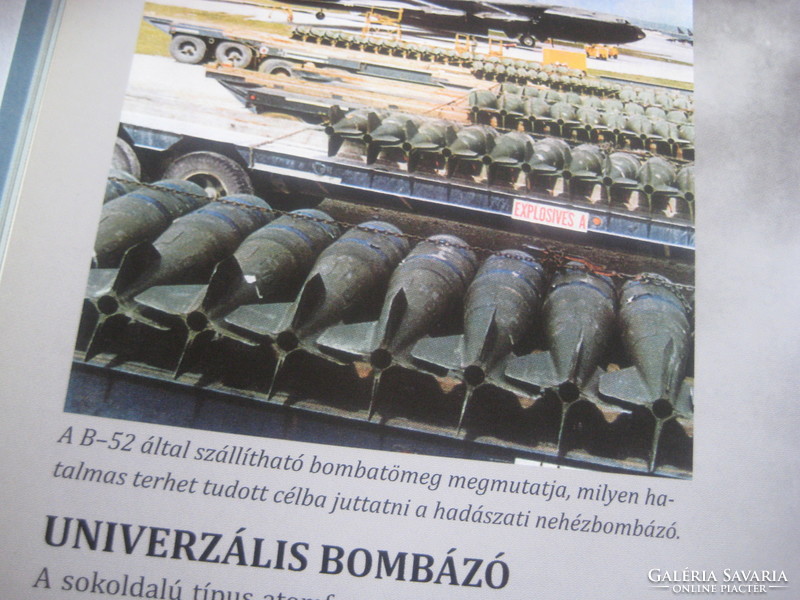 Vadászgépek  bombázók , lopakodók  ,  26 x 29 cm , Újszerű  !