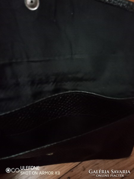 Elegáns sok rekeszes fekete préselt bőr pénztárca az 1970-es évekből