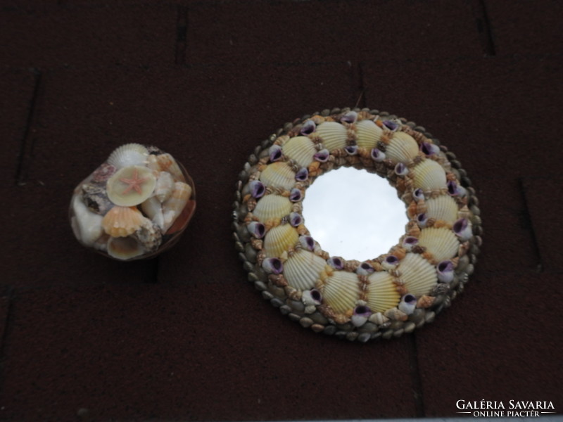 Tengeri csigákkal, kagylókkal kirakott kör tükör + ajándék kagyló - csiga kollekció dísz