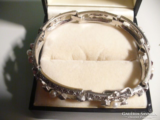 Wonderful silver beaded bracelet