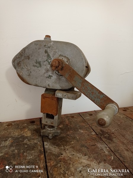 Old manual grinding machine