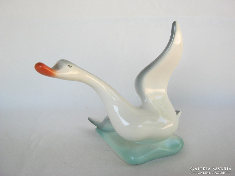 Fim Budapest porcelain soaring swan