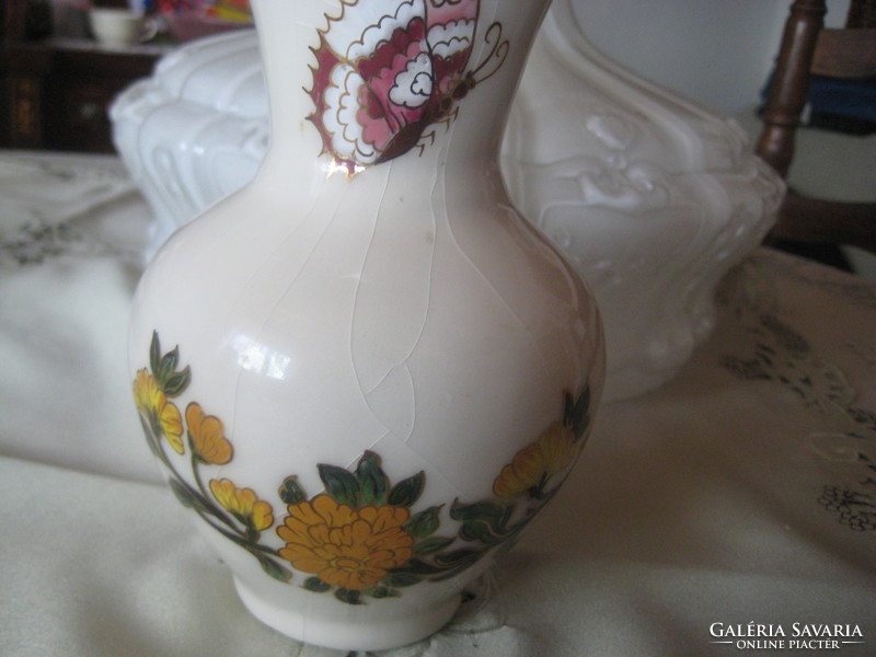 Zsolnay. A beautiful vase produced in the Mattyasovszky-zsolnay manufactory, which operated for a short time