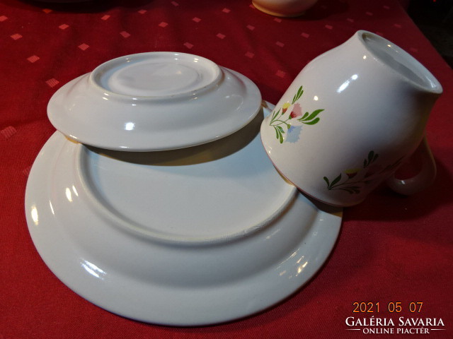 English cartilage, set for five people, small plate, teacup + coaster, sugar bowl and milk spout. He has!
