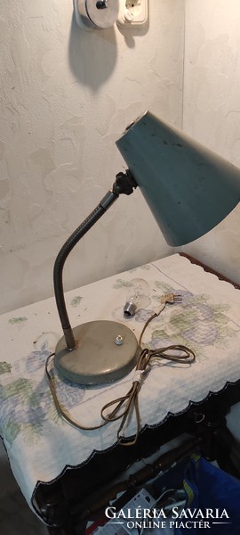 Original retro loft, table lamp does not work. Cast iron base, workshop lamp.